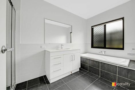 Property photo of 1 Carnarvon Parade New Auckland QLD 4680