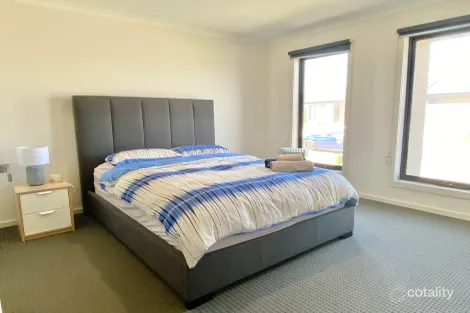 Property photo of 7 Buttermint Crescent Manor Lakes VIC 3024