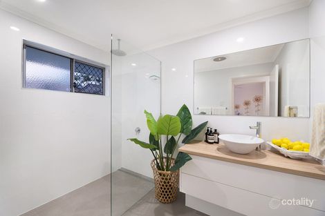 Property photo of 12 Cascade Avenue Benowa QLD 4217