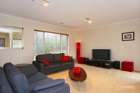 Property photo of 19 Kingsland Close Dingley Village VIC 3172