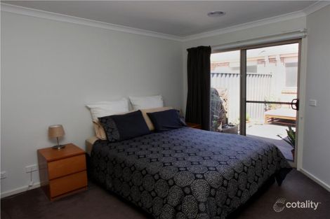 Property photo of 2/25 Horseshoe Circuit Truganina VIC 3029
