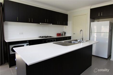 Property photo of 2/25 Horseshoe Circuit Truganina VIC 3029