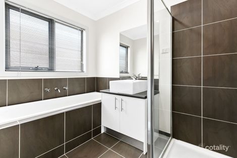 Property photo of 12 Feodora Crescent Narre Warren VIC 3805