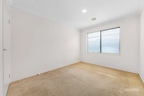 Property photo of 29 Maclarens Close Manor Lakes VIC 3024