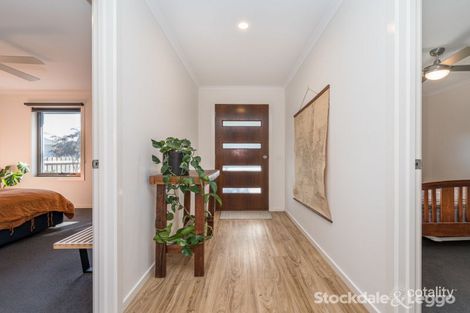 Property photo of 32 Surrey Place Inverloch VIC 3996