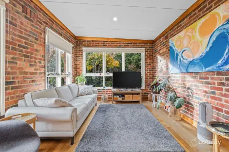 Property photo of 52 Henshall Road Strathmore VIC 3041