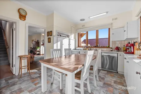 Property photo of 52 Henshall Road Strathmore VIC 3041