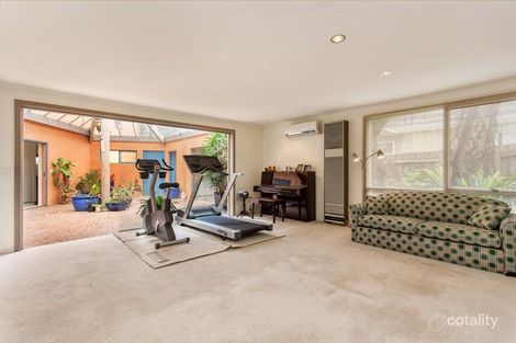 Property photo of 19 Summit Crescent Glen Waverley VIC 3150