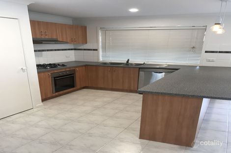 Property photo of 11 Tusmore Rise Craigieburn VIC 3064