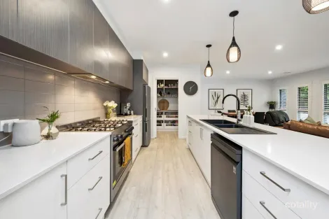 Property photo of 34 Drumbane Drive Golden Square VIC 3555