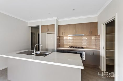 35 Tora Cres, Fraser Rise, VIC 3336