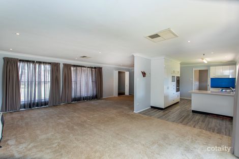 Property photo of 28 Nambucca Circuit Cowra NSW 2794
