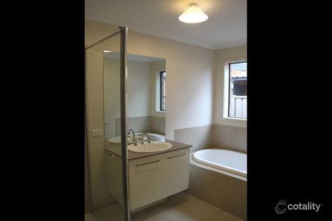 Property photo of 32 Breakwater Crescent Point Cook VIC 3030