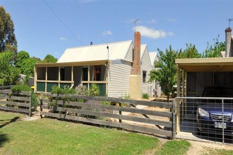 5 Burke St, Beaufort, VIC 3373