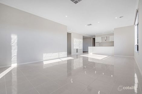 Property photo of 135 Vantage Boulevard Craigieburn VIC 3064