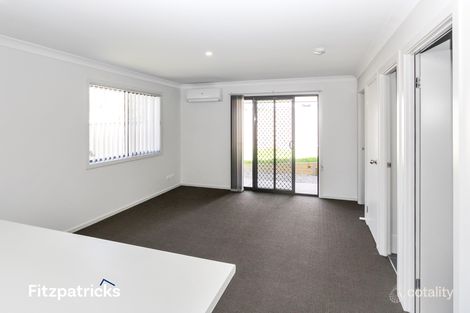 Property photo of 2/30 Gasnier Loop Boorooma NSW 2650