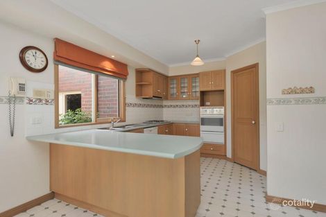 Property photo of 12 Omeo Court Blackburn South VIC 3130