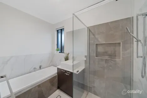 Property photo of 11 Jolly Mews Ripley QLD 4306