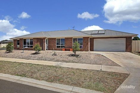 Property photo of 33 Mikada Boulevard Kilmore VIC 3764