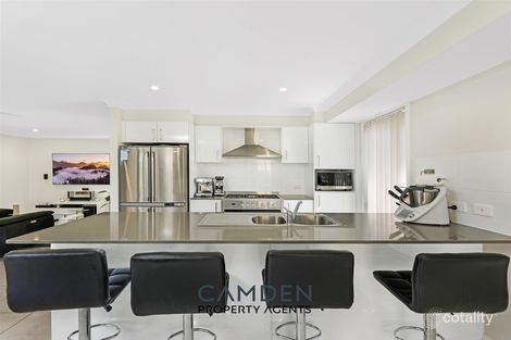 Property photo of 127 Hampshire Boulevard Spring Farm NSW 2570