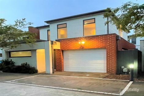 27/17 Golden Elm Way, Lyndhurst, VIC 3975