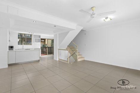 Property photo of 2/60 Mitre Street St Lucia QLD 4067