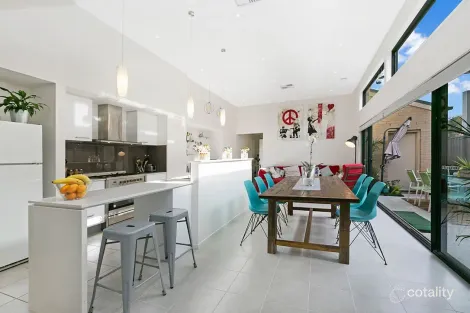 Property photo of 18 Hill Farm Drive Clyde VIC 3978