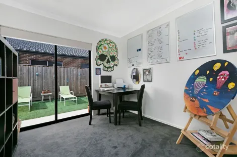 Property photo of 18 Hill Farm Drive Clyde VIC 3978