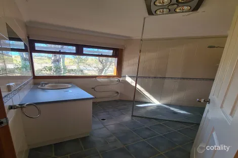 Property photo of 11 Powell Place Clare SA 5453