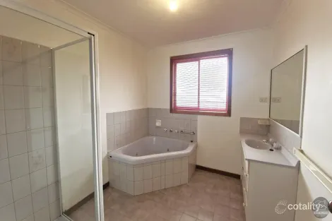 Property photo of 2 Wattle Drive Numurkah VIC 3636