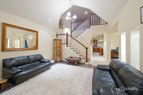 Property photo of 2 Kingfisher Place Chapel Hill QLD 4069