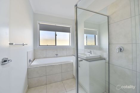 Property photo of 33 Rosehill Way Diggers Rest VIC 3427