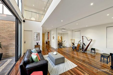 Property photo of 10 Viewhill Road Balwyn North VIC 3104