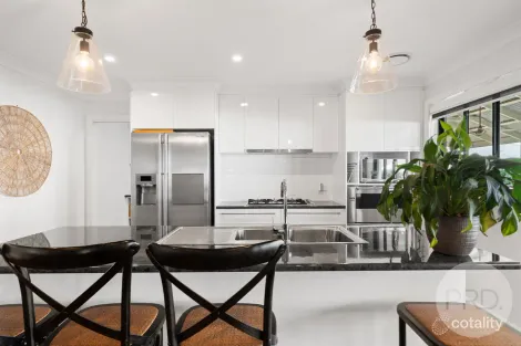 Property photo of 5 Tingwell Place Lloyd NSW 2650