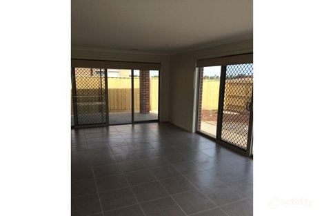 Property photo of 20 Elwood Avenue Pakenham VIC 3810