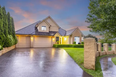 Property photo of 10 Mountain Vista Court Drouin VIC 3818