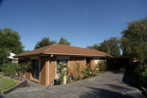 Property photo of 1 Nabila Close Endeavour Hills VIC 3802