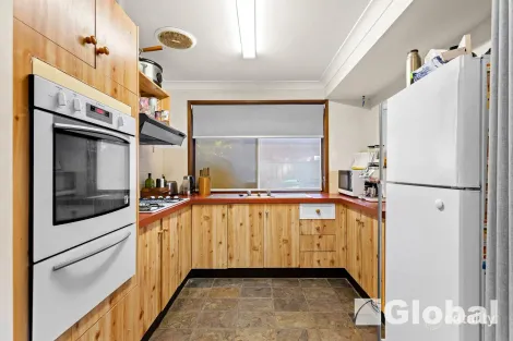 Property photo of 11 Fulmar Close Mount Hutton NSW 2290