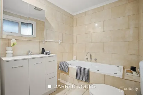 Property photo of 34 Allumba Drive St Helena VIC 3088