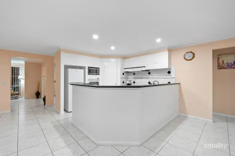 Property photo of 7 Summit Mews Hillside VIC 3037