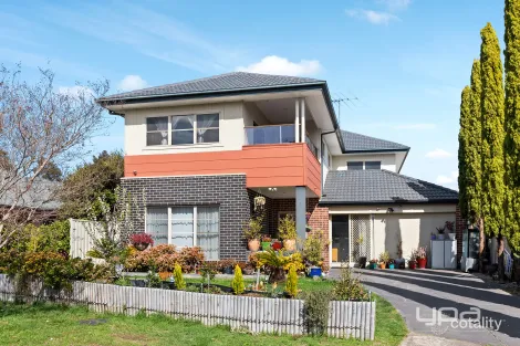 Property photo of 9 Coen Place Caroline Springs VIC 3023