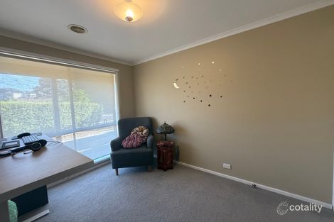 Property photo of 33 Cocoparra Crescent Taylors Lakes VIC 3038