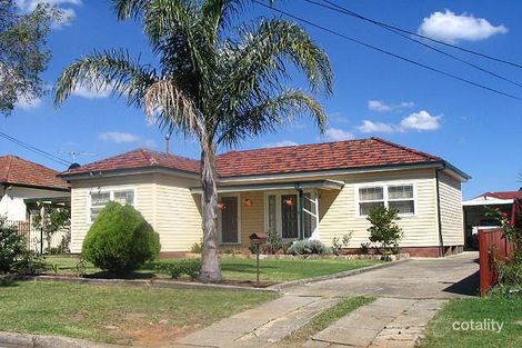 9 Russell St, Greenacre, NSW 2190