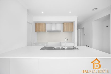 Property photo of 12 Cousens Street Tarneit VIC 3029