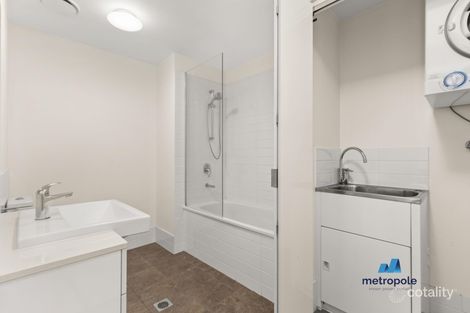 Property photo of 3/28 Chatsworth Road Greenslopes QLD 4120