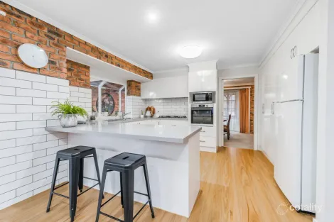 Property photo of 3 Tyntynder Close Berwick VIC 3806