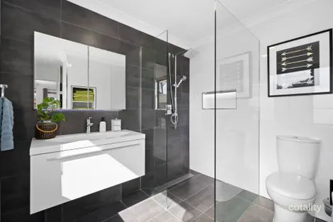 Property photo of 23 Guthrie Parade Carrara QLD 4211