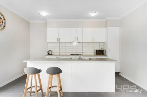 Property photo of 2A Courtyard Way Roxburgh Park VIC 3064