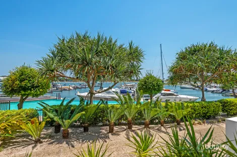 Property photo of 2109 Ephraim Island Parade Paradise Point QLD 4216