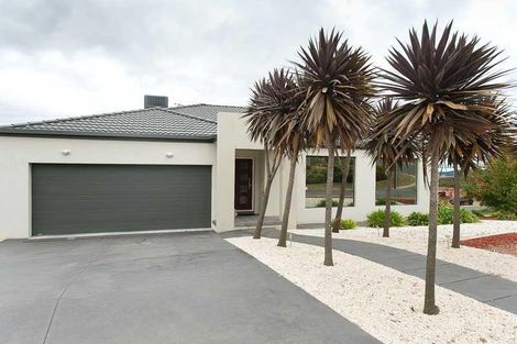 Property photo of 2 Hunter Close Jerrabomberra NSW 2619